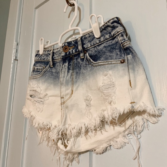 PacSun Women’s High Waited Denim Festival Shorts - Picture 2 of 3